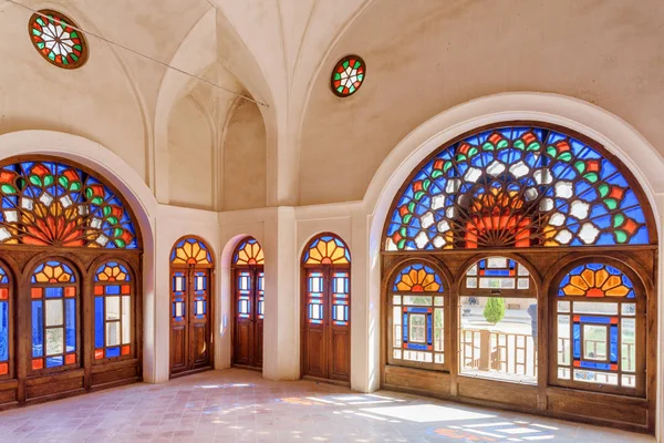 Traditionelle iranische Glasfenster, kashan, iran — Stockfoto