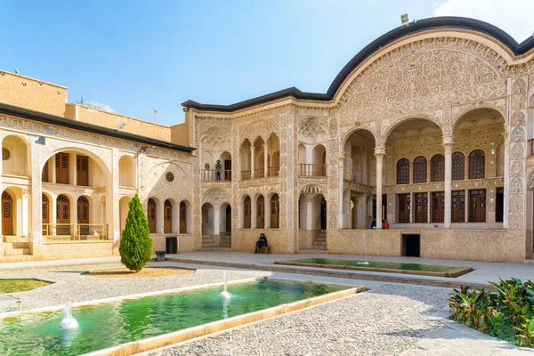 Tabatabaei tarihi evi harika geleneksel avlusu
