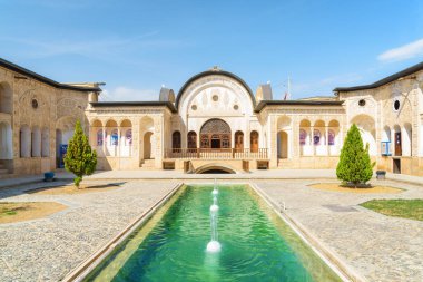 Tabatabaei tarihi evi geleneksel İran avlusu