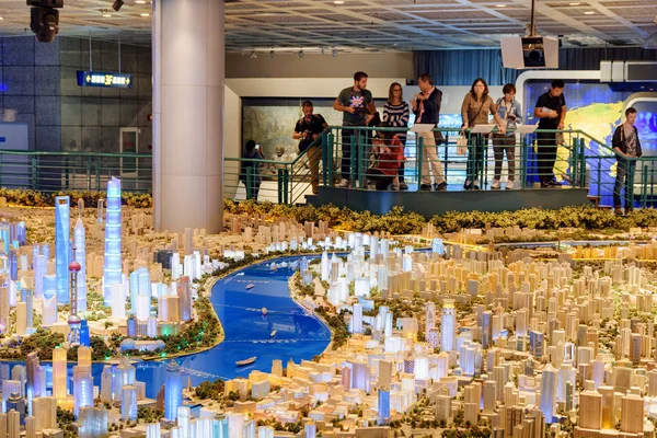 Tourists viewing a large scale model of Shanghai, China — Stock Photo, Image