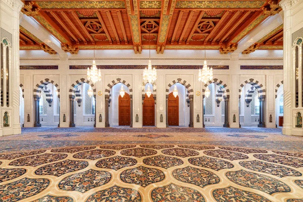 Άποψη της προσευχής hall, το Grand Τζαμί Sultan Qaboos, Ομάν — Φωτογραφία Αρχείου