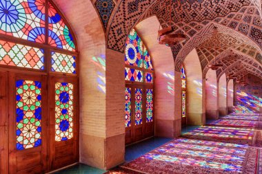 Nasir al-Mulk Camii içinde muhteşem görünüm, Shiraz, Iran