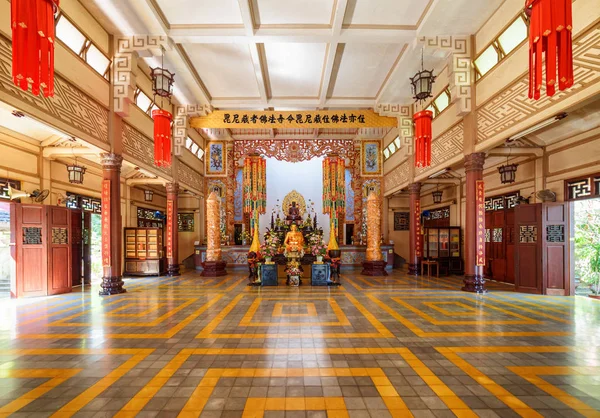 Vista interior maravilhosa de Long Son Pagoda, Nha Trang, Vietnã — Fotografia de Stock