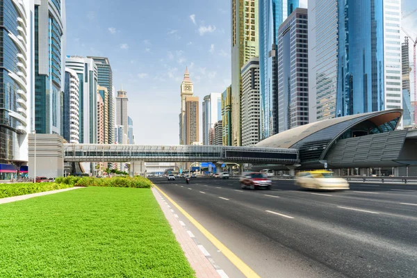 Dubai 'nin merkezinde gökdelenler muhteşem bir görünüm. Uçan — Stok fotoğraf