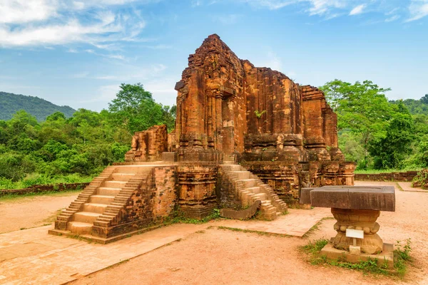 Malerischer Blick auf Stein Yoni und Tempel meines Sohnes — Stockfoto