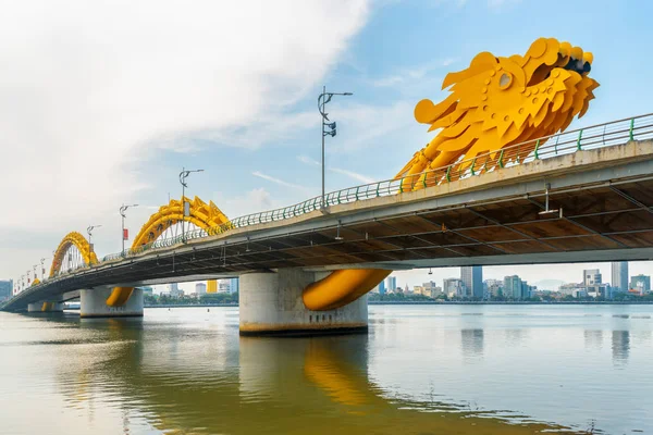 Pemandangan mengagumkan dari Jembatan Naga di Da Nang, Vietnam — Stok Foto