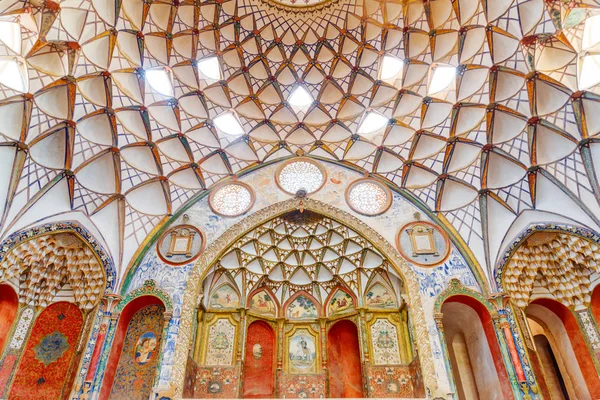 Πανέμορφο εσωτερικό του ιστορικού οίκου Borujerdi, Ιράν — Φωτογραφία Αρχείου