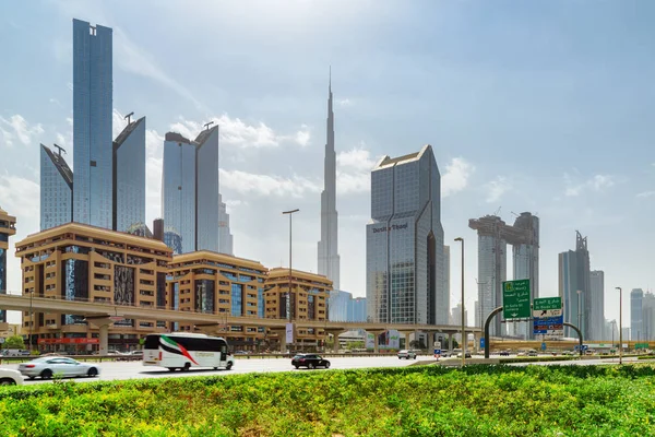 Flott utsikt over skyskrapere i sentrum av Dubai, UAE – stockfoto