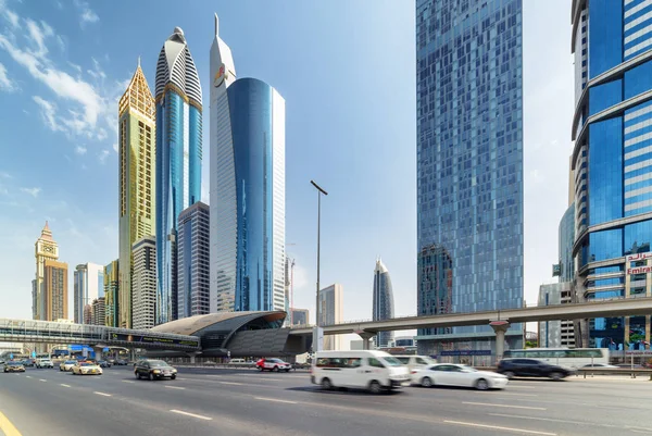 Fantastisk utsikt over Sheikh Zayed Road i Dubai, UAE – stockfoto