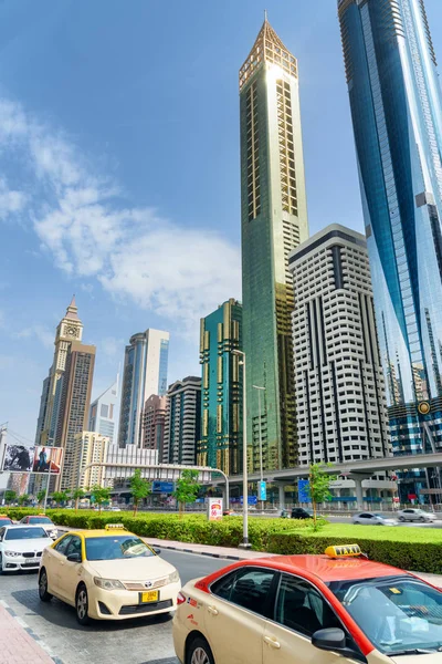 Taxis parked at downtown of Dubai, United Arab Emirates — Stock Photo, Image