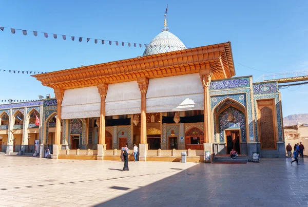 Festői kilátás a Shah Cheragh mecset és mauzóleum, Shiraz — Stock Fotó