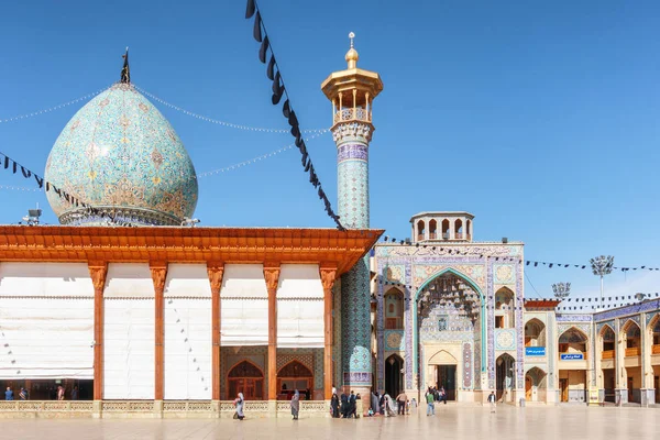 Pompás kilátás a Shah Cheragh mecset és mauzóleum, Shiraz — Stock Fotó