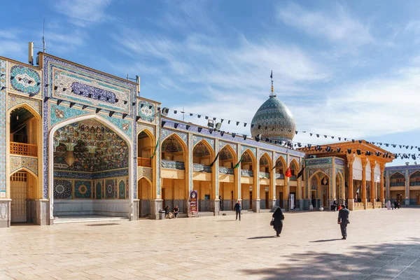 Underbar utsikt över Shah Cheragh moskén och Mausoleum, Shiraz — Stockfoto