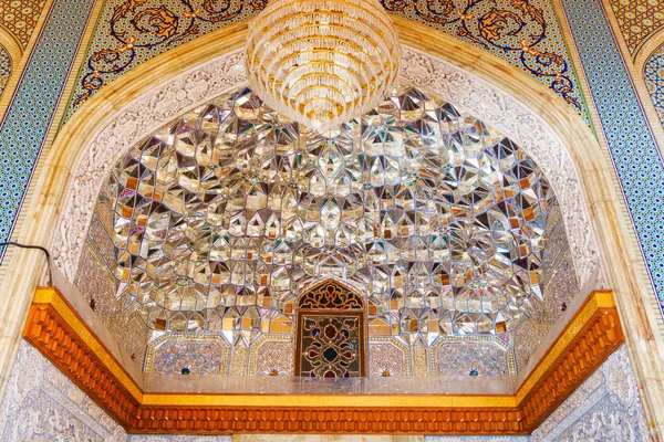 Şah Çeragh Camii Farsça iç şaşırtıcı detayları — Stok fotoğraf