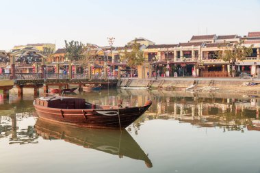 Thu Bon Nehri üzerinde geleneksel Vietnam ahşap tekne, Hoian