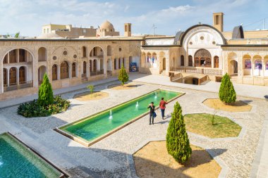 Tabatabaei Tarihi Evi'ndeki geleneksel avlunun en iyi manzarası