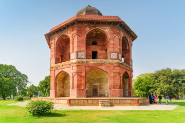 Purana Qila'da Sher Mandal'ın muhteşem manzarası, Delhi, Hindistan
