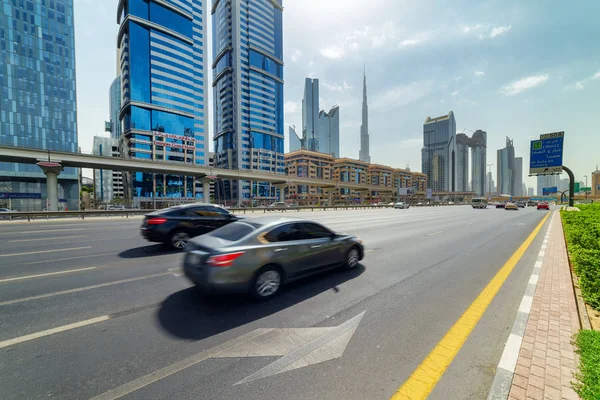 Prachtig uitzicht op Sheikh Zayed Road in het centrum van Dubai — Stockfoto