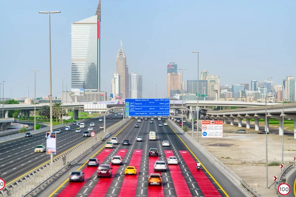 Day traffic of Sheikh Zayed Road in Dubai, UAE — Stock Photo, Image