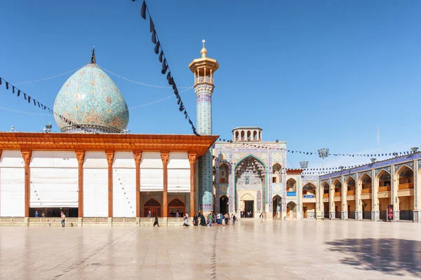 Csodálatos kilátás a Shah Cheragh mecset és mauzóleum, Shiraz — Stock Fotó