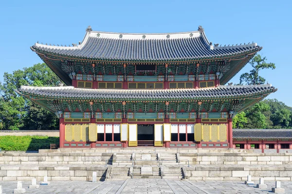 Injeongjeon зал палацу Changdeokgung в Сеулі, Південна Корея — стокове фото