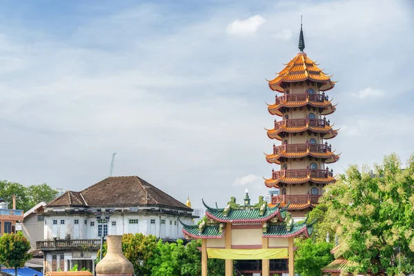 Pagode de estilo chinês no Templo Budista Chee Chin Khor, Bancoc — Fotografia de Stock