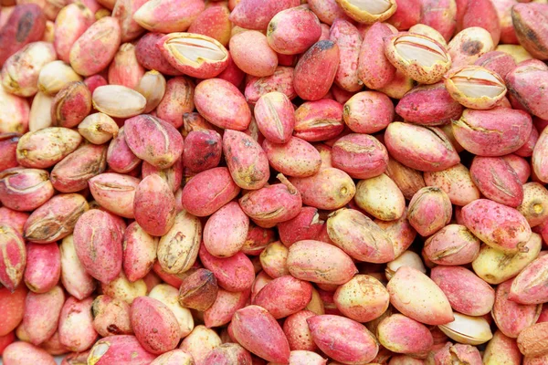 Closeup view of freshly harvested pistachio nuts. Healthy food — Stock Photo, Image