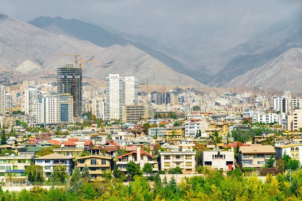 Úžasný pohled na Teherán, Írán. Barevné obytné domy — Stock fotografie