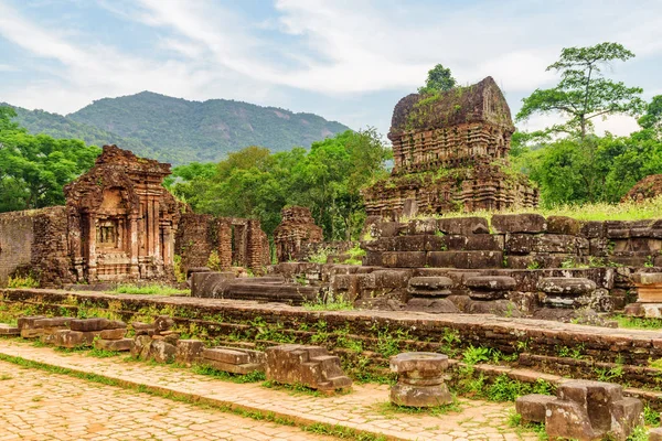 Szokatlan kilátás a My Son Sanctuary a da Nang, Vietnam — Stock Fotó