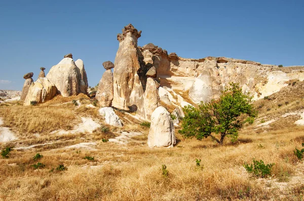 Fairy Chimney formacje skalne. Park Narodowy Göreme, Kapadocja — Zdjęcie stockowe