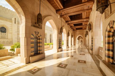 Sultan Qaboos Ulu Camii'nde kemerli geçit