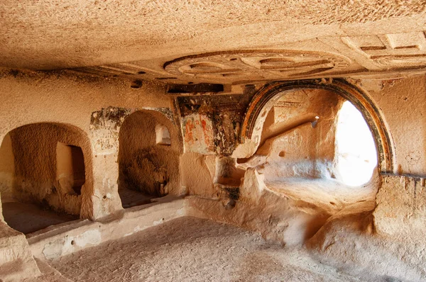 Antik kaya kesme tapınağının muhteşem iç mekanı, Kapadokya, Türkiye — Stok fotoğraf