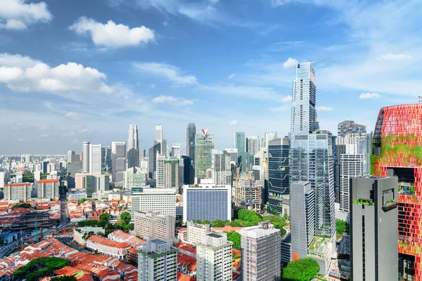 싱가포르의 고층 빌딩의 놀라운 전망. 서니 시티스케이프 — 스톡 사진