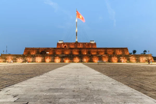 The Flag Tower of the Citadel illuminated by orange lights — Stock Photo, Image