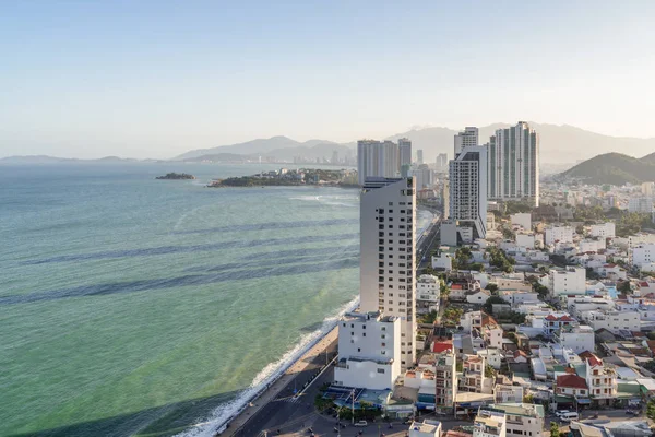 Increíble vista aérea de Nha Trang en Vietnam. Hermoso paisaje urbano — Foto de Stock