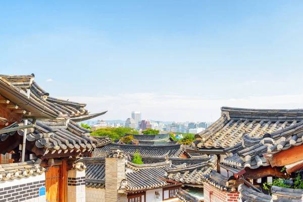 Wonderful view of black tile roofs of traditional Korean houses — Stock Photo, Image