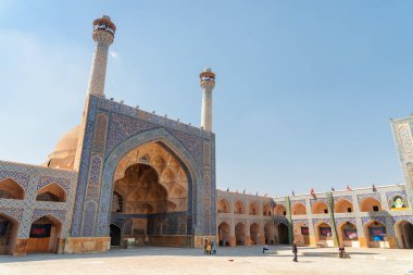 Isfahan Jameh Camii 'nde Güney tarafı Iwan, Iran