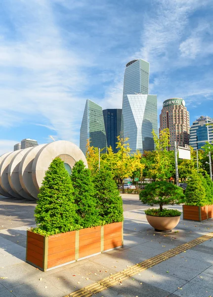 Amazing view of skyscraper and other modern buildings at Yeouido — Stock Photo, Image