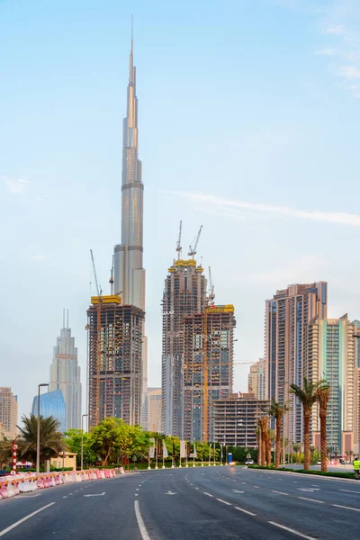 Geweldig uitzicht op onder bouw wolkenkrabbers in Dubai, VAE — Stockfoto