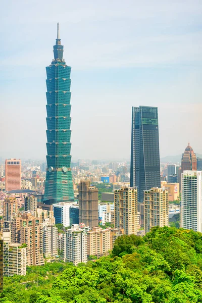 Pompás kilátás Taipei 101 és más felhőkarcolók a belváros — Stock Fotó