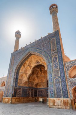 Isfahan Jameh Camii Güney tarafı Iwan görünümü