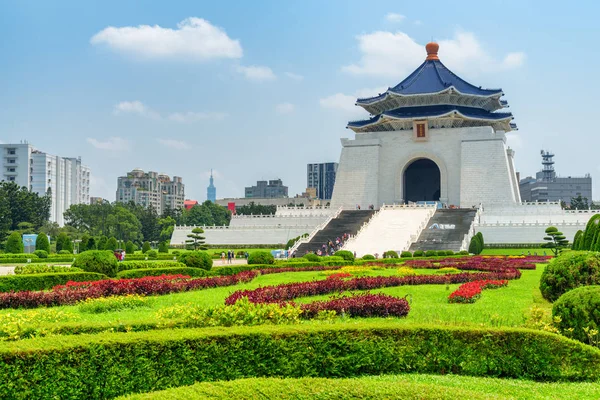 Удивительный вид на Национальный мемориальный зал Чан Кайши — стоковое фото