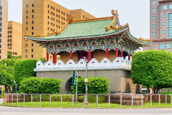 Escénica vista colorida de la Puerta Este en Taipei, Taiwán — Foto de Stock