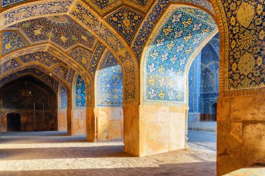 Isfahan şah Camii 'nde güzel tonozlu kemer geçit