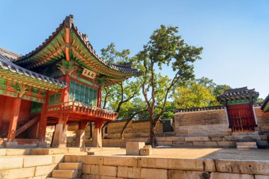Avlu ve Changdeokgung Sarayı renkli bina, Seul