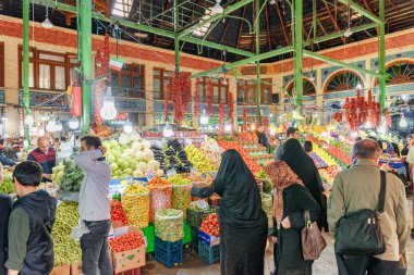 Tajrish Bazaar, Tahran, İran'da çok çeşitli taze sebzeler