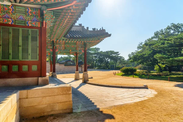 Félelmetes kilátás Huijeongdang Hall a Changdeokgung palota, Szöul — Stock Fotó