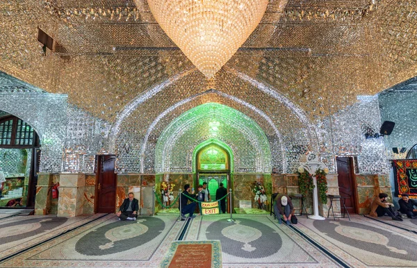 Maravillosa vista de la sala de oración en Imamzadeh Saleh, Teherán, Irán — Foto de Stock