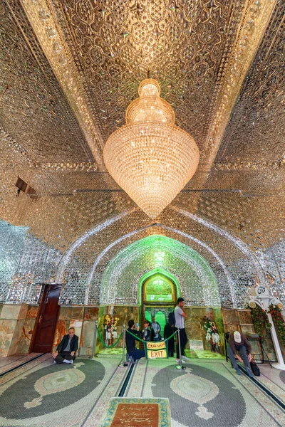 Vista panorámica de la sala de oración en Imamzadeh Saleh, Teherán, Irán —  Fotos de Stock