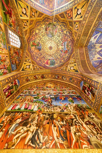 Increíble vista del techo dentro de la Catedral del Santo Salvador — Foto de Stock